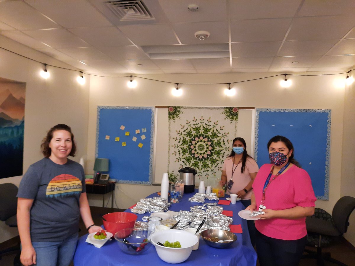 DVISD_GES's tweet photo. A HUGE thank you to our sponsors who helped us reach our goal of providing lunch all week to our staff. We appreciate your support!
#DVPRoud #teacherappreciationweek #donnsbbq #Aplusfederalcreditunion #cabobobs #olivegarden #gilbertproud #PawsupGilbert https://t.co/ioa3LBfxsX