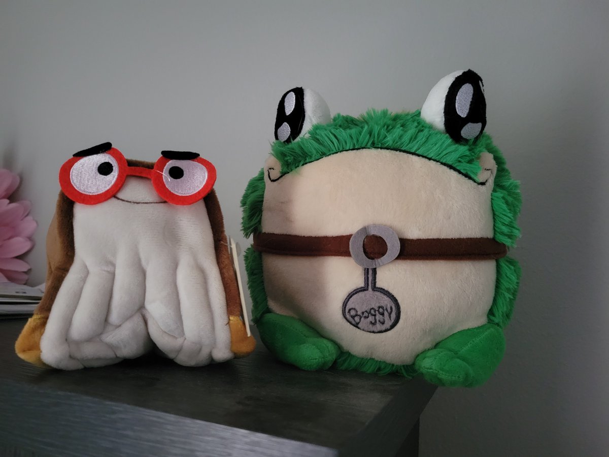 AmberofSolo's tweet photo. Crossover time! My two favorite familiars #Bukvar and #Boggy are now BFFs just like the players of their wizards @eaxford and @vornietom 
@NADDPod @dimension20show https://t.co/kTR2ALbuHT