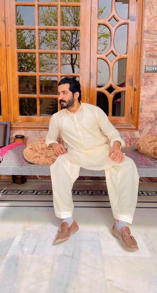 MubasharAwan804's tweet photo. غلط کو ”غلط“ کُھل کر کہیں کیونکہ تاریخ ٹکرانے والوں کی لکھی جاتی ہے تلوے چاٹنے والوں کی نہیں - شب بخیر
#TopTrendsInPakistan
#امپورٹڈ_حکومت_نامنظور
#MarchAgainstImportedGovt https://t.co/Bl31v8hZyA
