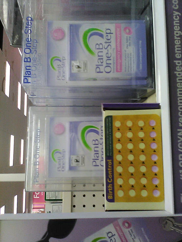 DaviM703's tweet photo. Anyone wish you could get birth control at drugstores? That's what #FreeThePill is aiming to do. Here are some pictures of what that could look like. https://t.co/csR2eZYyQI