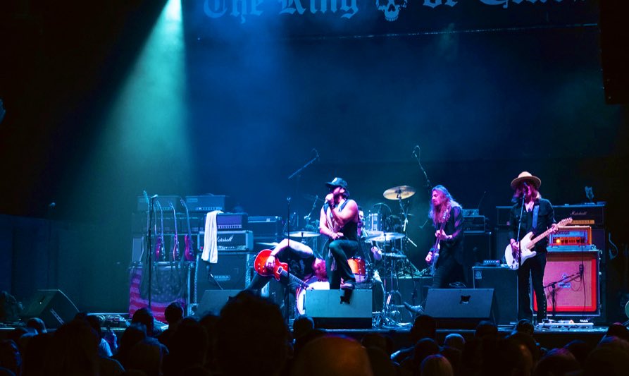 lovesickradio's tweet image. Catch us this week:
*Interview on @MOREFOX5 
*Playing some #rocknroll May 14th at The @rockstarbarlv w/ @CrashingWayward , Tantric &amp;amp; @RavenTreeRocks

Listen to “I Need A Little” 
Stream: earache.lnk.to/INeedALittle
Watch: youtu.be/m-Dna-qBKVA
@EaracheRecords 
#music #vegasbaby