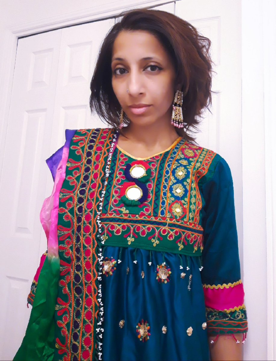 KhadijaKhan__'s tweet image. Taliban have imposed head to toe covering- burqa for women when they are in public.
Taliban's misogynistic dress code is an affront to women's dignity. I proudly stand with Afghan women.
#AfghanWomen
#AfghanDress
#DoNotTouchMyClothes
#StandWithAfghanWomen