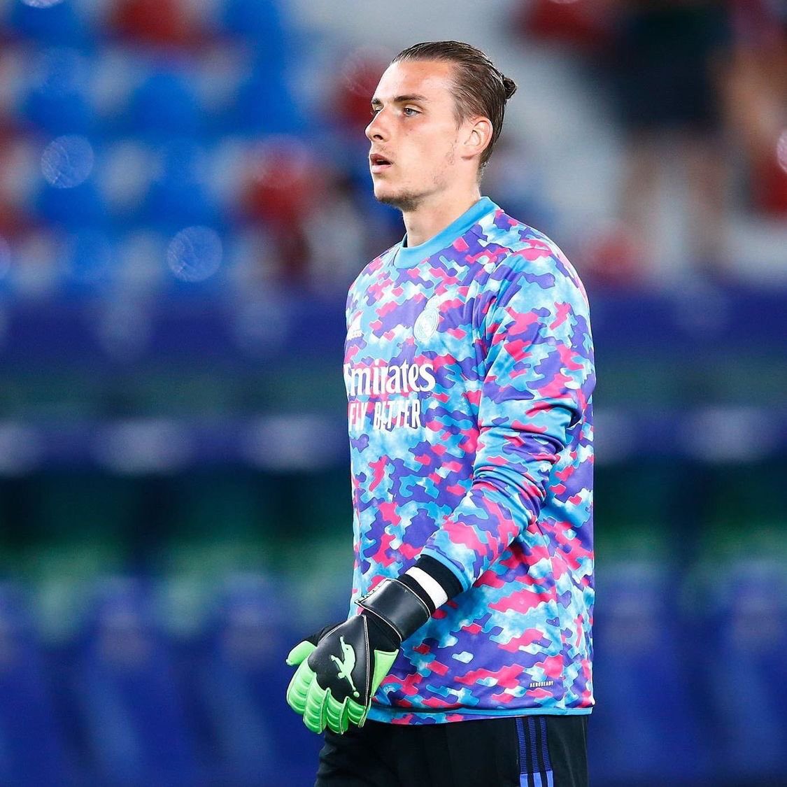 realmadridnote's tweet photo. Los de "la mejor afición de España" le cantaron a Lunin: "Tú aquí jugando y tu país llorando".

¡Orgullosos de no ser como vosotros! https://t.co/vqmsYgD69G