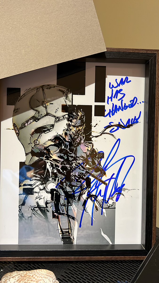 roastedBread76's tweet image. Streamily just came in, glad to see @DavidBHayter honoured the request! Once in a lifetime deal, I love it ❗️❤️