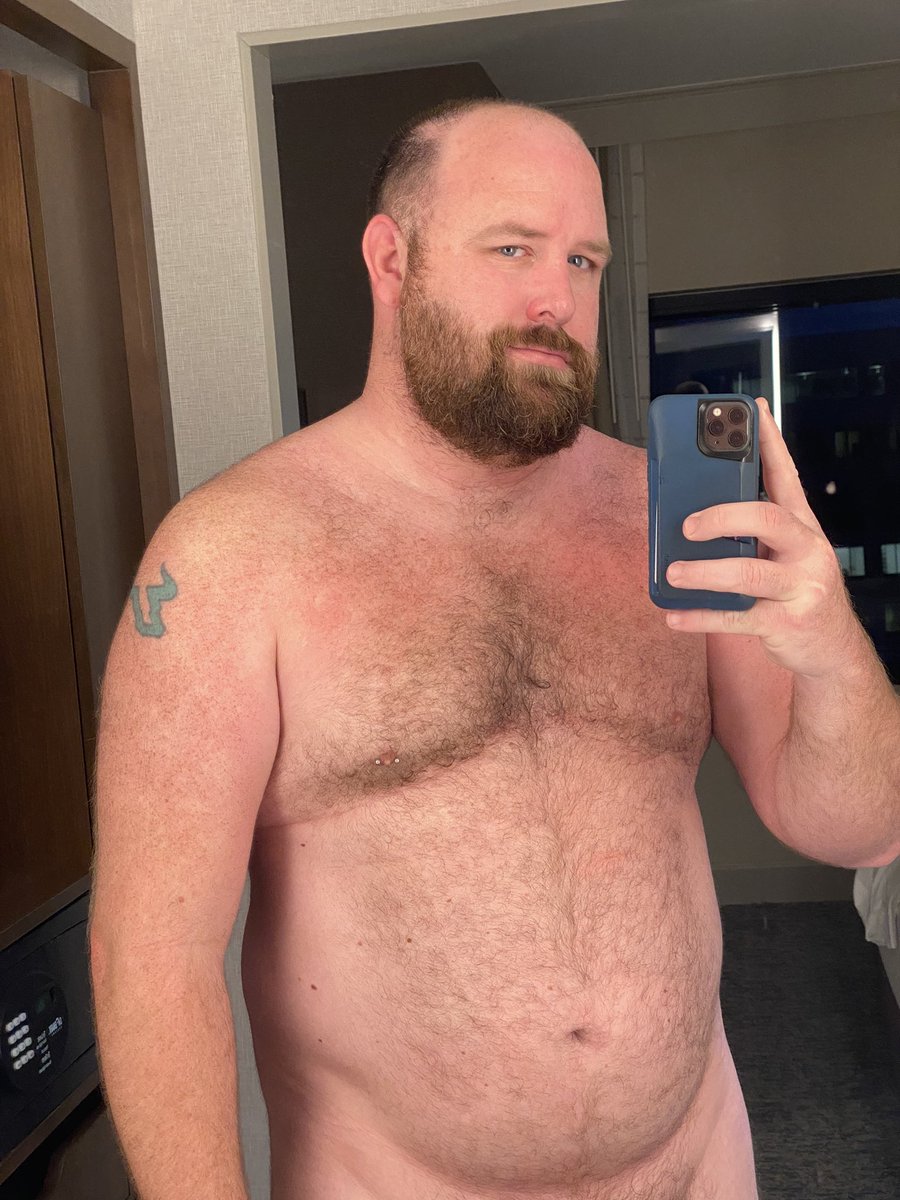KurtUsf's tweet photo. Hotel selfie https://t.co/J3y7JI3ERc