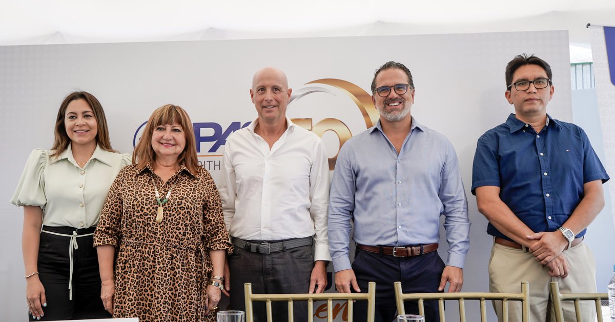 EcuadorMAE's tweet photo. #Guayas | El Ministro @GustavoManriq_M junto a los Directivos de @IpacAcero y la @AlcadiaGye participaron en el evento de inauguración de la planta solar más grande del sector privado en el país, ubicada en la vía Daule. https://t.co/EOq2MgHsou