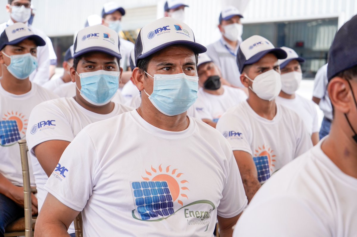EcuadorMAE's tweet photo. #Guayas | El Ministro @GustavoManriq_M junto a los Directivos de @IpacAcero y la @AlcadiaGye participaron en el evento de inauguración de la planta solar más grande del sector privado en el país, ubicada en la vía Daule. https://t.co/EOq2MgHsou