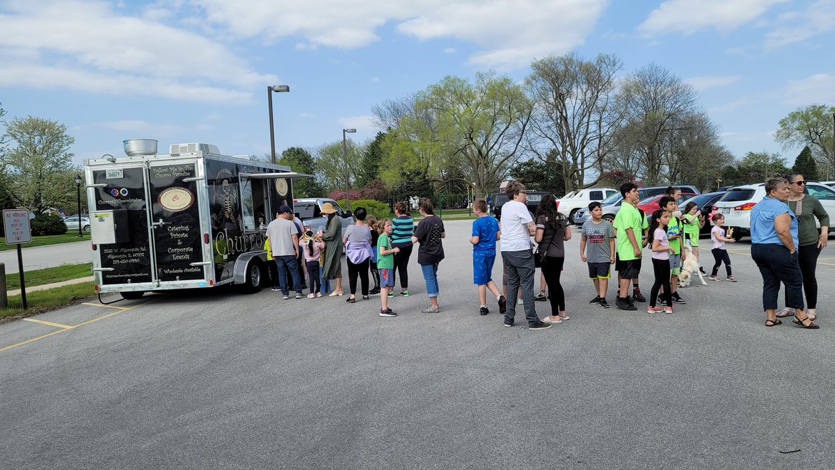 CastlesKinders's tweet photo. Ss enjoying the Churro truck on such a beautiful day!
@D59Byrd 
#TogetherWeCan https://t.co/2MzBhf7eTH