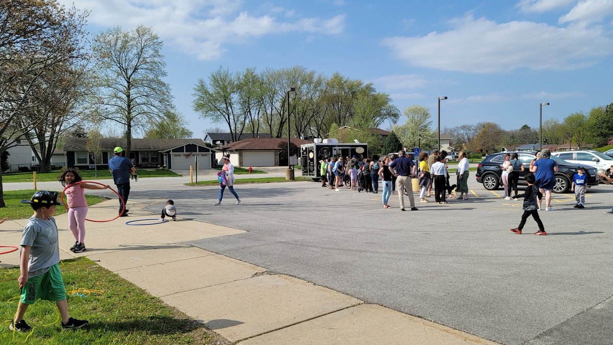 Ss enjoying the Churro truck on such a beautiful day!
<a href="/D59Byrd/">Admiral Byrd Elementary</a> 
#TogetherWeCan