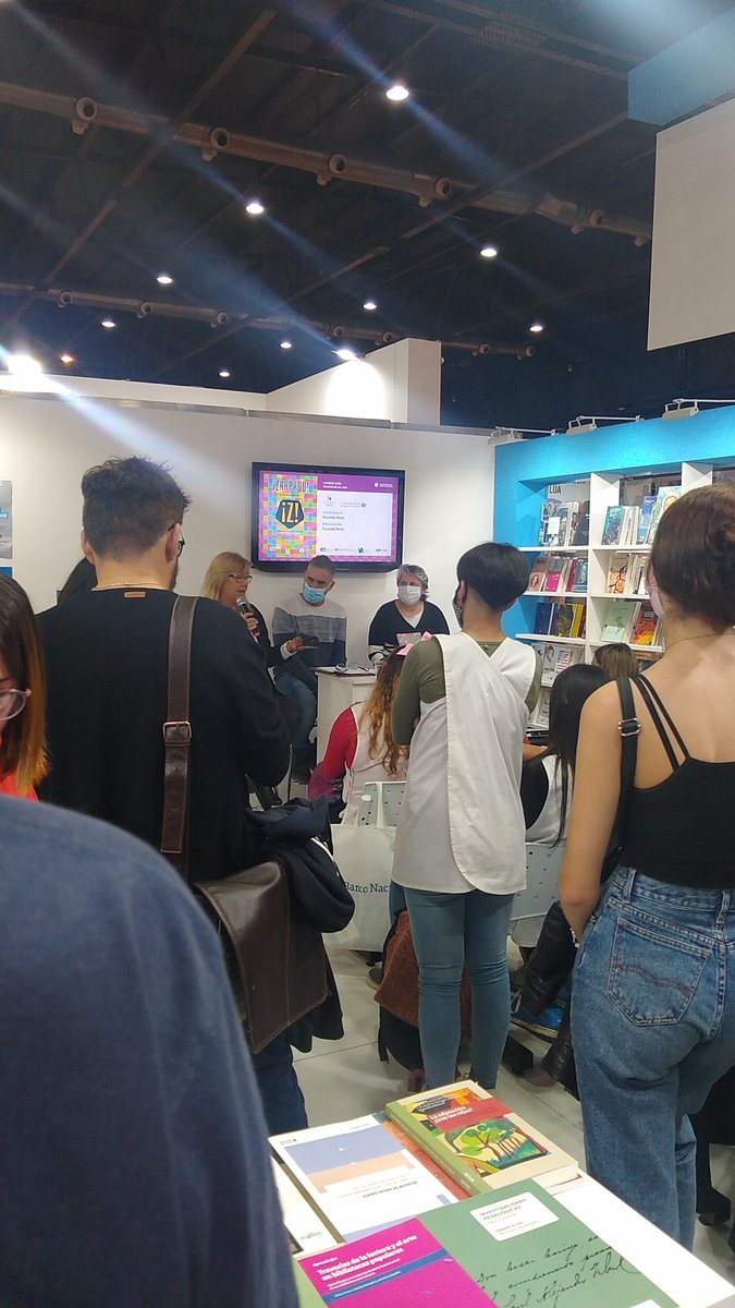 EchazuVicki's tweet photo. En la presentación de #ZARPADO!  En la feria del libro https://t.co/LUGtSBtpkA