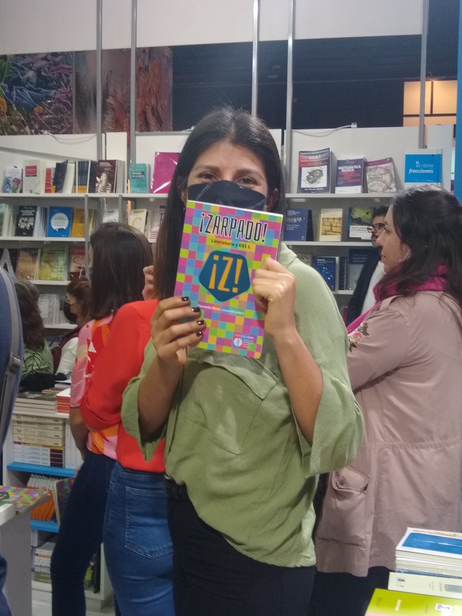 EchazuVicki's tweet photo. En la presentación de #ZARPADO!  En la feria del libro https://t.co/LUGtSBtpkA