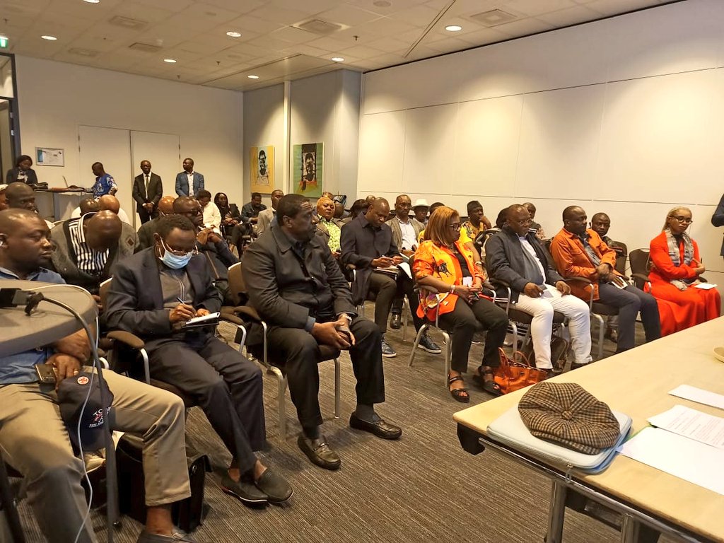 diplocam_minrex's tweet photo. SEMAINE ÉCONOMIQUE ET CULTURELLE DU CAMEROUN AUX PAYS-BAS.

Arrivé ce jour à La Haye aux Pays-Bas, S.E. MBELLA MBELLA, présidera, la Semaine économique et culturelle du Cameroun aux Pays-Bas, qui se tiendra du 10 au 15 mai 2022 à La Haye.
#CECWTheHague

https://t.co/Ivf2Kcrqzo https://t.co/mobs9p2BU7