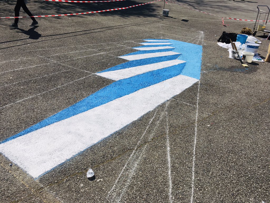 Janettelaprof's tweet photo. Superbe #anamorphose réalisée par une classe de 6ème du collège P. #Bonnard du Cannet #AlpesMaritimes  ! Très fière de mes élèves ! Allez voir les #photos de la réalisation sur https://t.co/0LqnXGaSN6 en bas de l’article sur la semaine des maths… https://t.co/lOq1SzsAi4