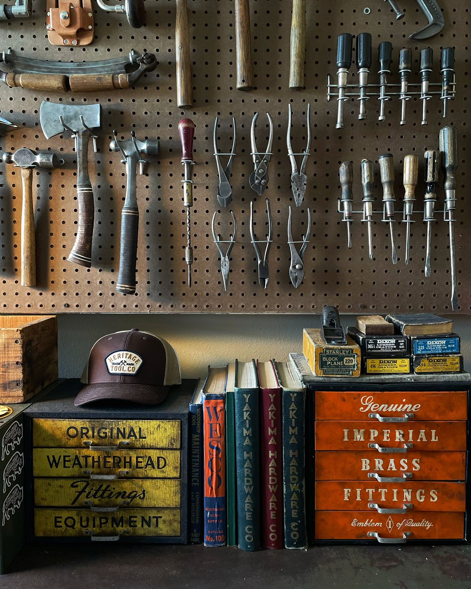 It’s hard to beat the look of a vintage workbench in the afternoon sun 🙌⚒