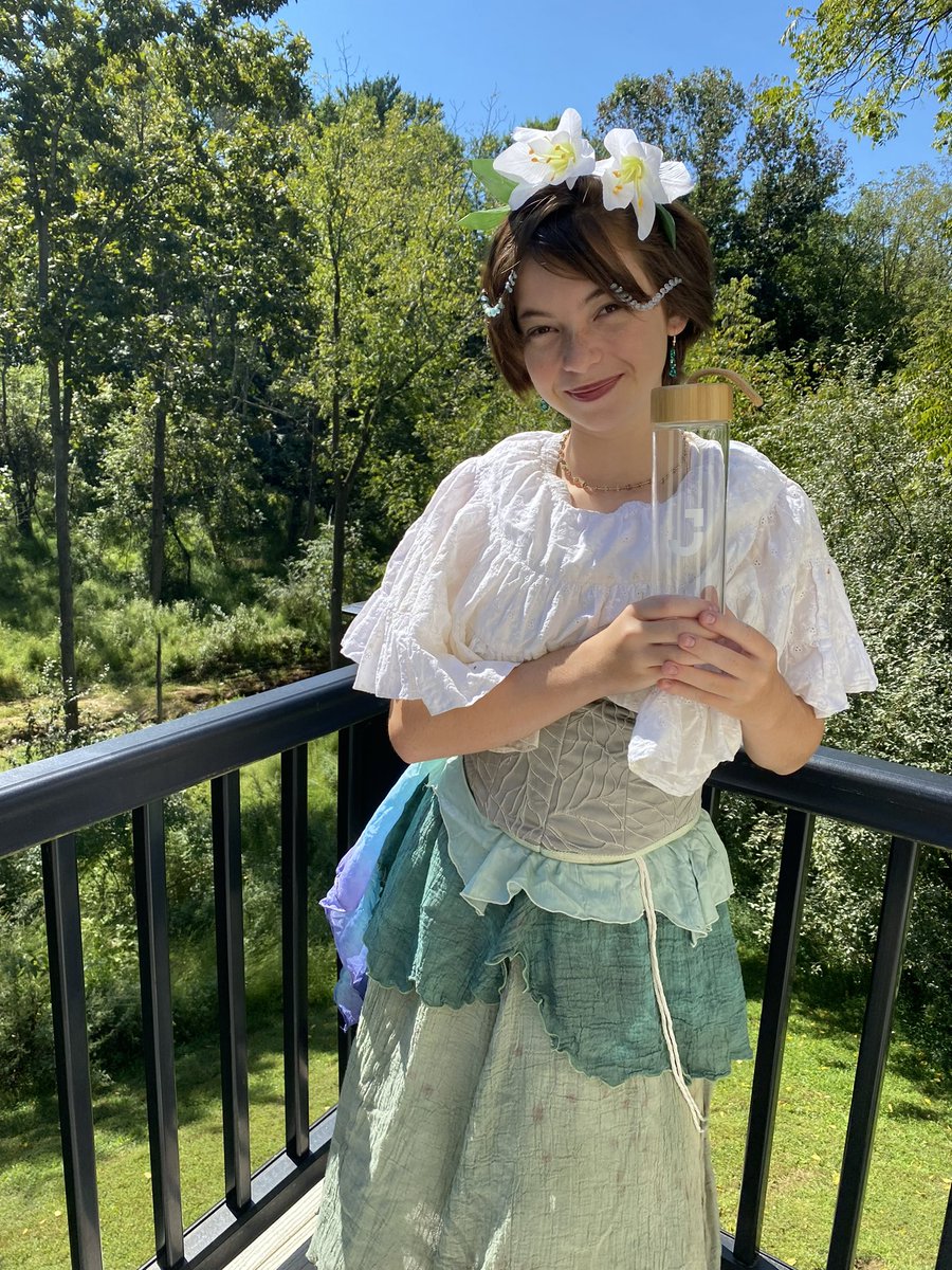 Working to protect and celebrate the Earth. Enjoying waste-reducing gift from <a href="/JacobsConnects/">Jacobs</a> !