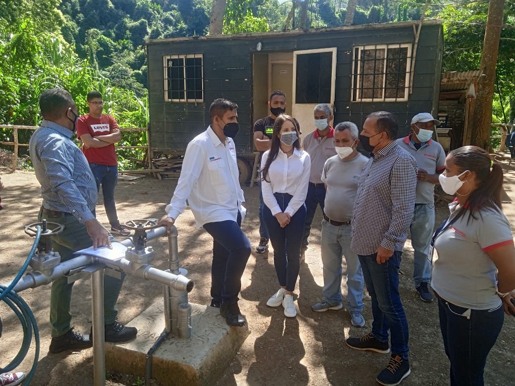 ACUAMAC2's tweet photo. Han pasado 4 meses desde la visita del presidente de @hidrocapital2 en la cual nos prometió el banco de transformadores eléctricos y grupo de bombas para culminar nuestro proyecto comunitario. ¿Solo promesas? @GeorgetteTop @RMarcoTorres @harolclemente @R_MarcoTorres https://t.co/Yce9oApM27