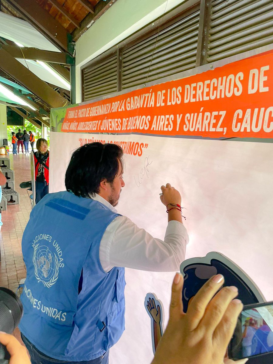 MisionONUCol's tweet image. En el marco de la iniciativa #EmpoderArtePorLaPaz, acompañamos firma del Pacto de Gobernanza por la garantía de los derechos de la niñez y la juventud de Buenos Aires y Suárez. Un paso para el empoderamiento de las y los niños en #Cauca @SwedeninCOL @Otra_Escuela @FundaForoSurocc