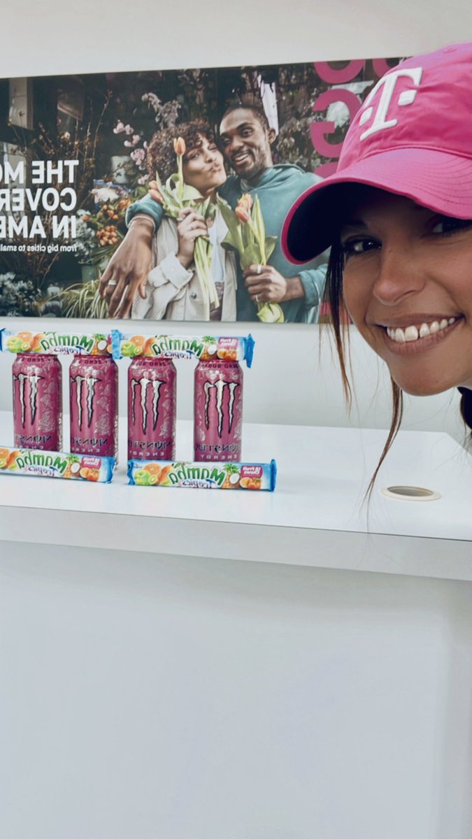 basketbowboss's tweet photo. Giving these πMichigan Mamba Monstersπͺπ½some goodies today! They ended April with over 7% BTS conversion & I was able to observe 2 BTS going out the door today while I was there! Way to go Team Cally! @TCCMobile @BBroderdorf @asadirfan #MichiganMambas #Midwestmagic #tpr #top100 https://t.co/glBeaN7ZuV