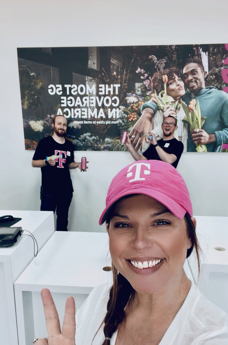 basketbowboss's tweet photo. Giving these πMichigan Mamba Monstersπͺπ½some goodies today! They ended April with over 7% BTS conversion & I was able to observe 2 BTS going out the door today while I was there! Way to go Team Cally! @TCCMobile @BBroderdorf @asadirfan #MichiganMambas #Midwestmagic #tpr #top100 https://t.co/glBeaN7ZuV