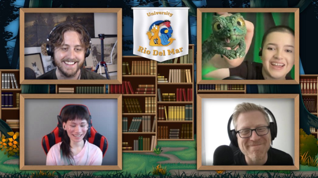 Still nerding out over this!! Loved seeing Hamburger in action!

Every scale is completely hand sculpted and painted. Thank you <a href="/N_A_K/">Noah</a>  for helping arrange this! 

If you like D&amp;D or Star Trek, check out <a href="/DiscoDoesDnD/">Disco Does DnD</a> ! 

#dnd #discodoesdnd #sculpture #handmade #lizard #disco