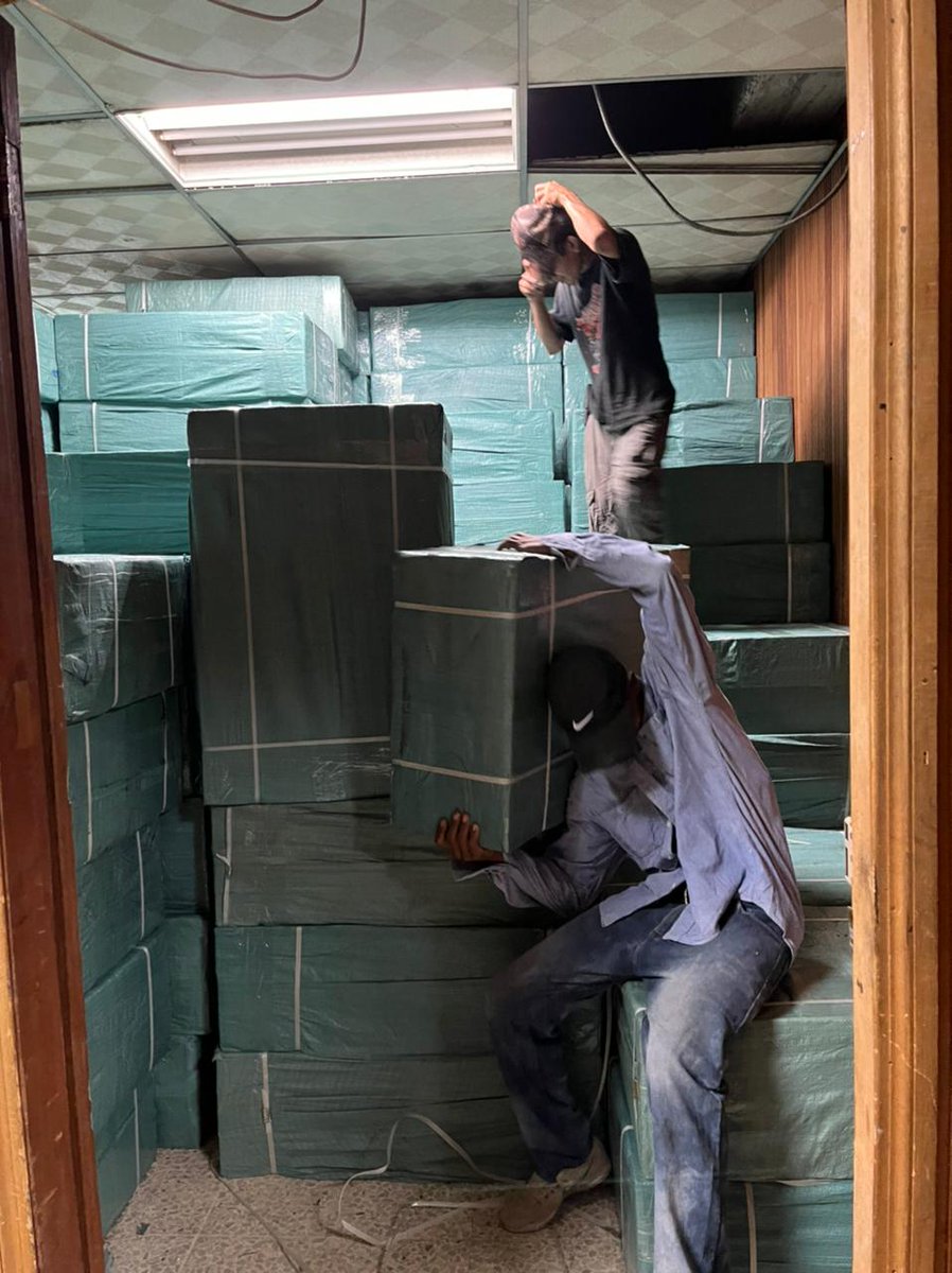 EDNTVHN's tweet image. #Cigarrillos Un total de 9.5 millones de cigarrillos falsificados, valorados en casi nueve millones de lempiras, fueron decomisados por los Operadores de Justicia del Estado hondureño.#EDNTV #Decomisados #OperadoresdeJusticiadelEstado