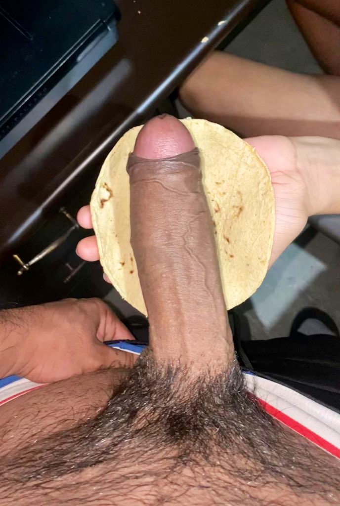 magnummoreno's tweet photo. Who wants a taco 🌮? 

Rt if you are starving. https://t.co/DQNvoFnh7U
