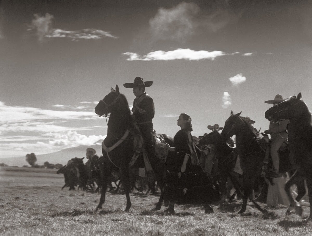 An immaculate film and one of masterpieces of Mexican Cinema.  There is an homage to Von Sternberg. 

A general falls hopelessly in love.  Directed by Emilio Fernandez and lensed by Gabriel Figueroa.

Beautifully acted by Maria Felix and #PedroArmendáriz