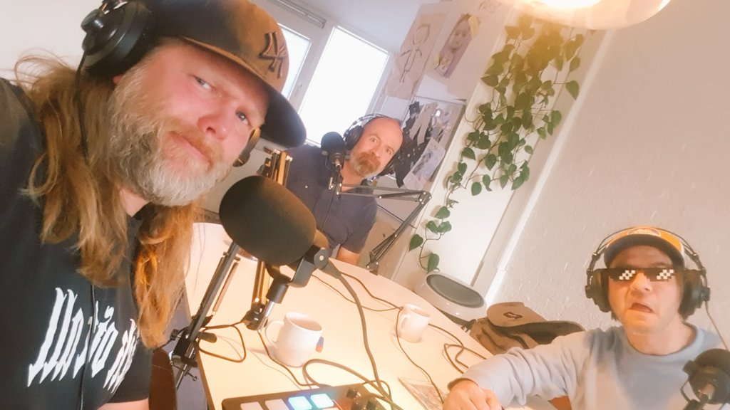 Korneel_Evers's tweet photo. Vanavond gewoon 2 afleveringen van de #BrokstukkenPodcast opgenomen.

Dat blijft maar productief ook hè.  Niet normaal.

@Brokstukken https://t.co/SRlmj3KPU3