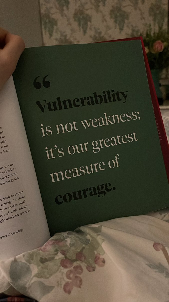 MaimeeMorris's tweet photo. Only 14 pages in so far but this book is phenomenal. So much to learn (and highlight) on every page about being human and navigating all 87 emotions🫀 @BreneBrown at her usual magical best 🙌🏼#atlastoftheheart #wearecomplex #placeswego https://t.co/Jujyh18JaY