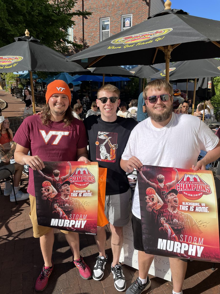 SonsofSatVT's tweet photo. Shoutout to these #Hokies coming down from Bluefield VA to chop it up with @Murphy_Storm! #ThisIsHome @Sharkeys_Bburg @HokiesMBB https://t.co/YbxRGVI2bM