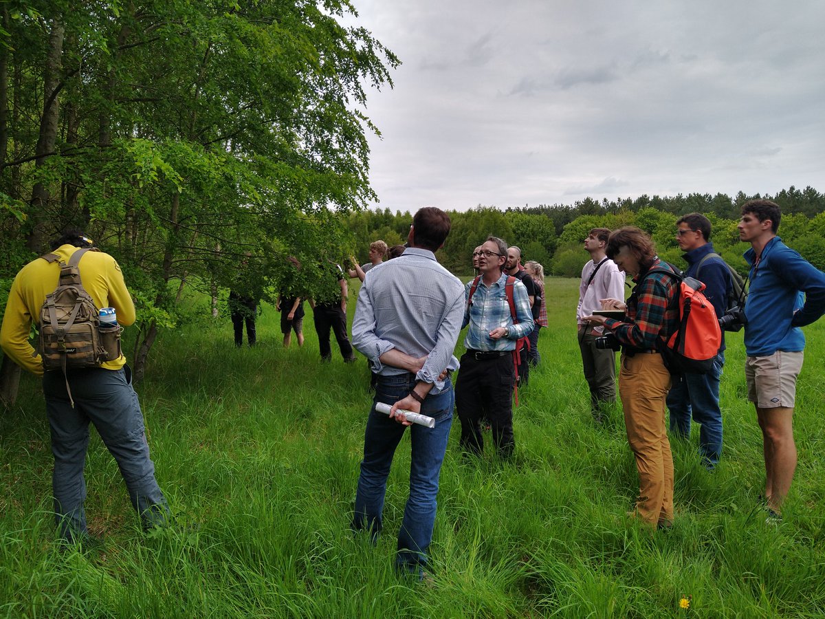 DortheVilladsen's tweet photo. Day 1 NSF Lowland Study Tour 2022. 2nd year students @Daneshill Lakes visiting an example of energy forest. Thanks to Ted Woodside from Nottinghamshire County Council, Green Spaces. Counteracted by pilgrimage to Major Oak in walking distance from the hostel @CumbriaUni @UoCNSF https://t.co/H9nkSEzCuh