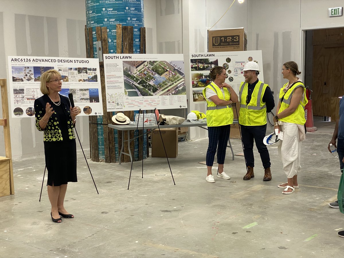 utsacaicc's tweet image. Could be first speaking event in almost-finished multi-purpose room of the downtown building! #UTSA @ProvostEspy speaking to a @centrosa group and @UrbanLandInst members with their special guest @HoyneDesign  author Andy Hoyne.
#SDSData #placemaking #sanantonio #datascience