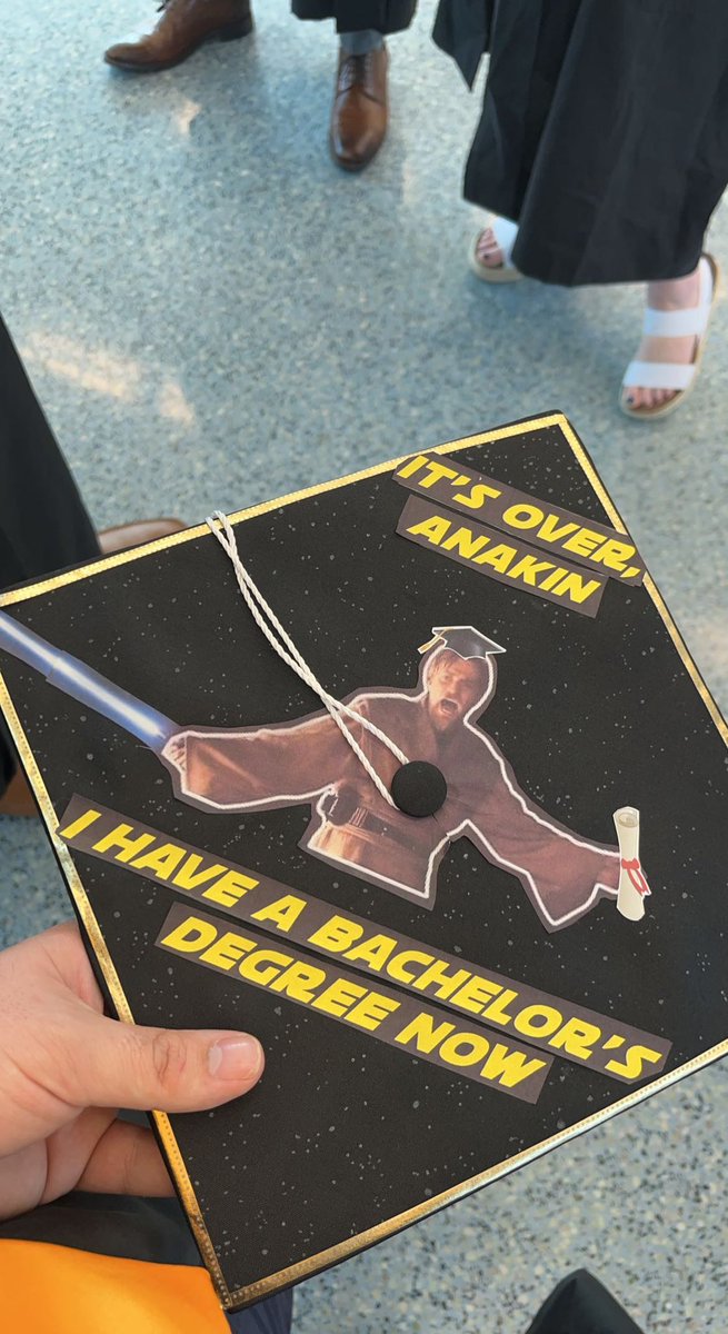 KruerEthan's tweet photo. Time to do this graduation thing I guess π€·π»ββοΈ #IUgradcap22 #IUSGrad22 https://t.co/zAaeQYQTLP