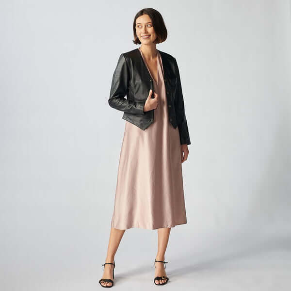 gear_jackets's tweet image. A traditional modern charm that inspired our Manchester full-grain leather Jacket for women
Original Price: 205$
SALE Price: 129$
Buy now:  leatherjacketgear.com/products/women…
FREE shipping in Australia 🇦🇺 USA 🇺🇸 Canada 🇨🇦  Europe🇪🇺  UK 🇬🇧 &amp;amp; Worldwide
#fashion #leatherjacketgear #Manchester