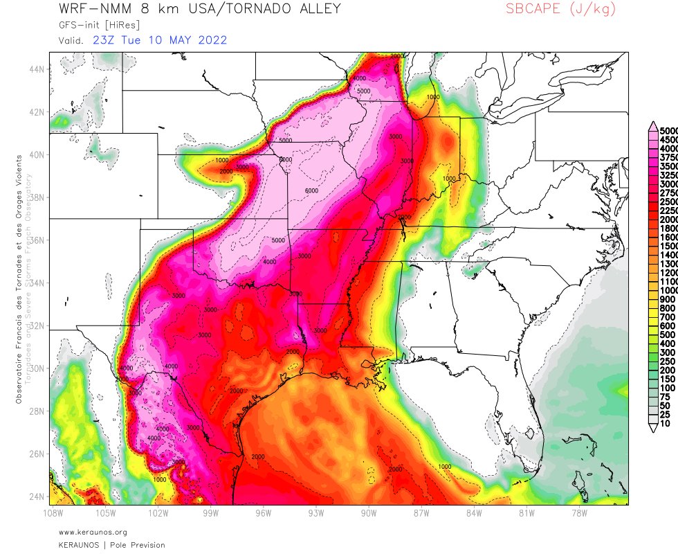 Instabilité remarquable attendue ce mardi aux Etats-Unis où la CAPE pourrait dépasser 6000 J/kg. De telles valeurs sont rares et liées à la présence d'un air très chaud et très humide près du sol : 