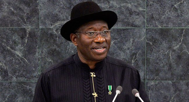 officialTeeq's tweet photo. Who will you vote as president in 2023? 

Retweet for Peter Obi
Like for Goodluck Jonathan

Reno Omokri Fulani APC and PDP https://t.co/PRjAKN8fpP