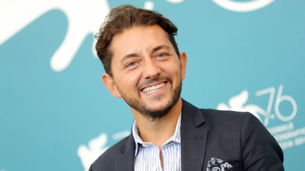 ZeusMega's tweet photo. Per concludere un plauso ad Adriano Pantaleo, il suo Santillo è stato fantastico, ci ha divertito tanto 👏👏
#NeroAMetà3 #neroameta https://t.co/UM0f89VZGL