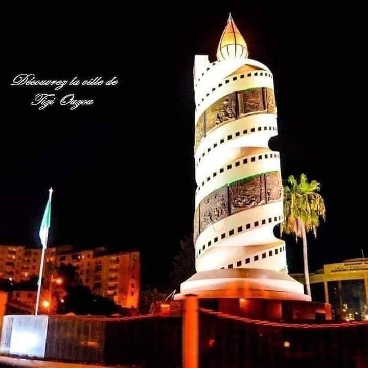 Halim_gue's tweet photo. Pour leur sacrifice 🇩🇿, on continuera à croire que l’avenir sera meilleur pour l’Algérie ! L’Algerie a besoin de ses enfants !😢 https://t.co/Jh33AQivSN