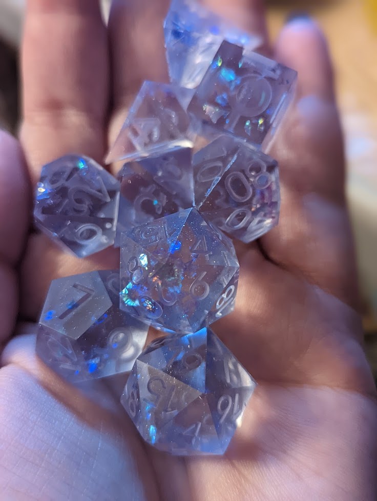 FishMakesDice's tweet photo. Pull of the day! This is a prototype for a commission set. My husband poured this one, actually! I think it turned out quite nice. Looks sorta like candy.

#handmadedice #dice #dicemaker #ttrpg #dnd #dungeonsanddragons #diceset #dnddice #resin #resinart #mathrocks #purple https://t.co/RPVxpCYVyi