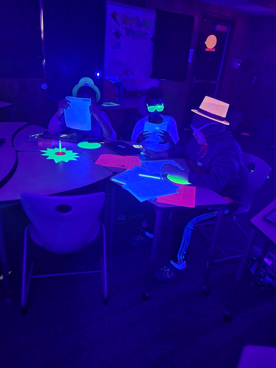 Love2Teach8th's tweet photo. Glow and Shine Glow Party!
 Read180 Reading Review
Glow in the dark Jenga,
Tic-Tac-Toe, Ring Toss, and Glow Bowling
The students were engaged and focused.  I loved hearing them discuss the strategies they can use for the Reading STAAR while playing the games! https://t.co/bRUKiwXYBY