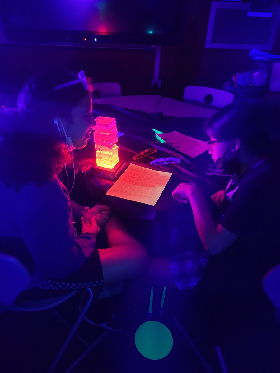 Love2Teach8th's tweet photo. Glow and Shine Glow Party!
 Read180 Reading Review
Glow in the dark Jenga,
Tic-Tac-Toe, Ring Toss, and Glow Bowling
The students were engaged and focused.  I loved hearing them discuss the strategies they can use for the Reading STAAR while playing the games! https://t.co/bRUKiwXYBY