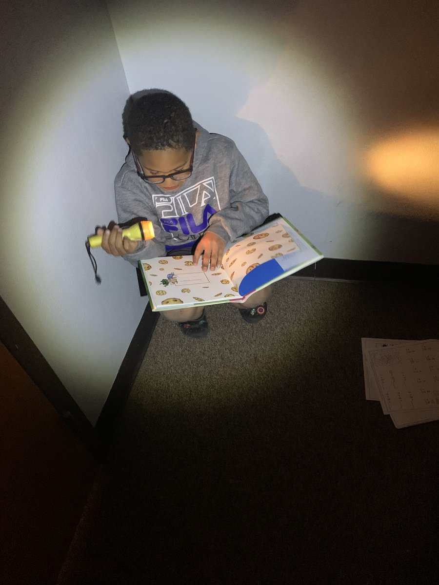 MissDagnall1's tweet photo. The ABC countdown to summer is a huge hit in my classroom! We have done airplanes, bubbles, chalk, dance, experiment and flashlight days! https://t.co/Tg0VK3nVuj