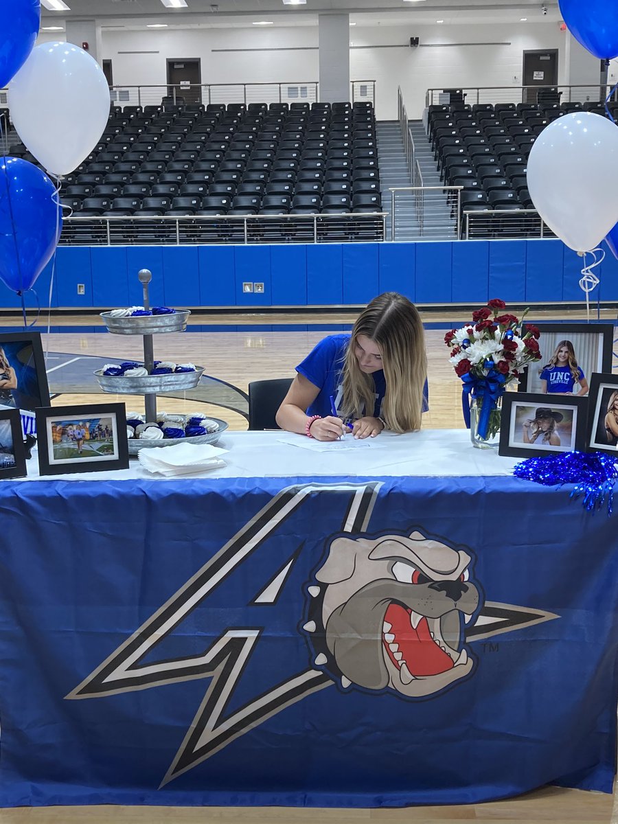 RH_SwimDive's tweet photo. IT IS OFFICIAL 🖊

Congratulations to Haley Fein to becoming our first ever dive commit!! 
She has officially signed to dive at the The University of North Carolina Asheville! 

Thank you for all you have done for Rock Hill, we can not wait to see what you accomplish next!! https://t.co/NZV6V8az1k