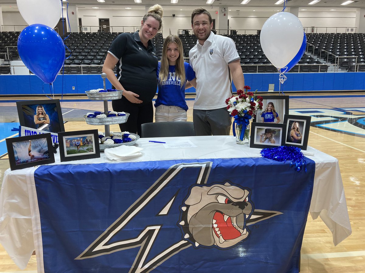 RH_SwimDive's tweet photo. IT IS OFFICIAL 🖊

Congratulations to Haley Fein to becoming our first ever dive commit!! 
She has officially signed to dive at the The University of North Carolina Asheville! 

Thank you for all you have done for Rock Hill, we can not wait to see what you accomplish next!! https://t.co/NZV6V8az1k
