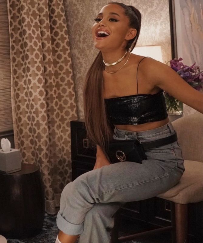 popstarsthinker's tweet photo. ariana grande. https://t.co/ufaoY3V4Ed