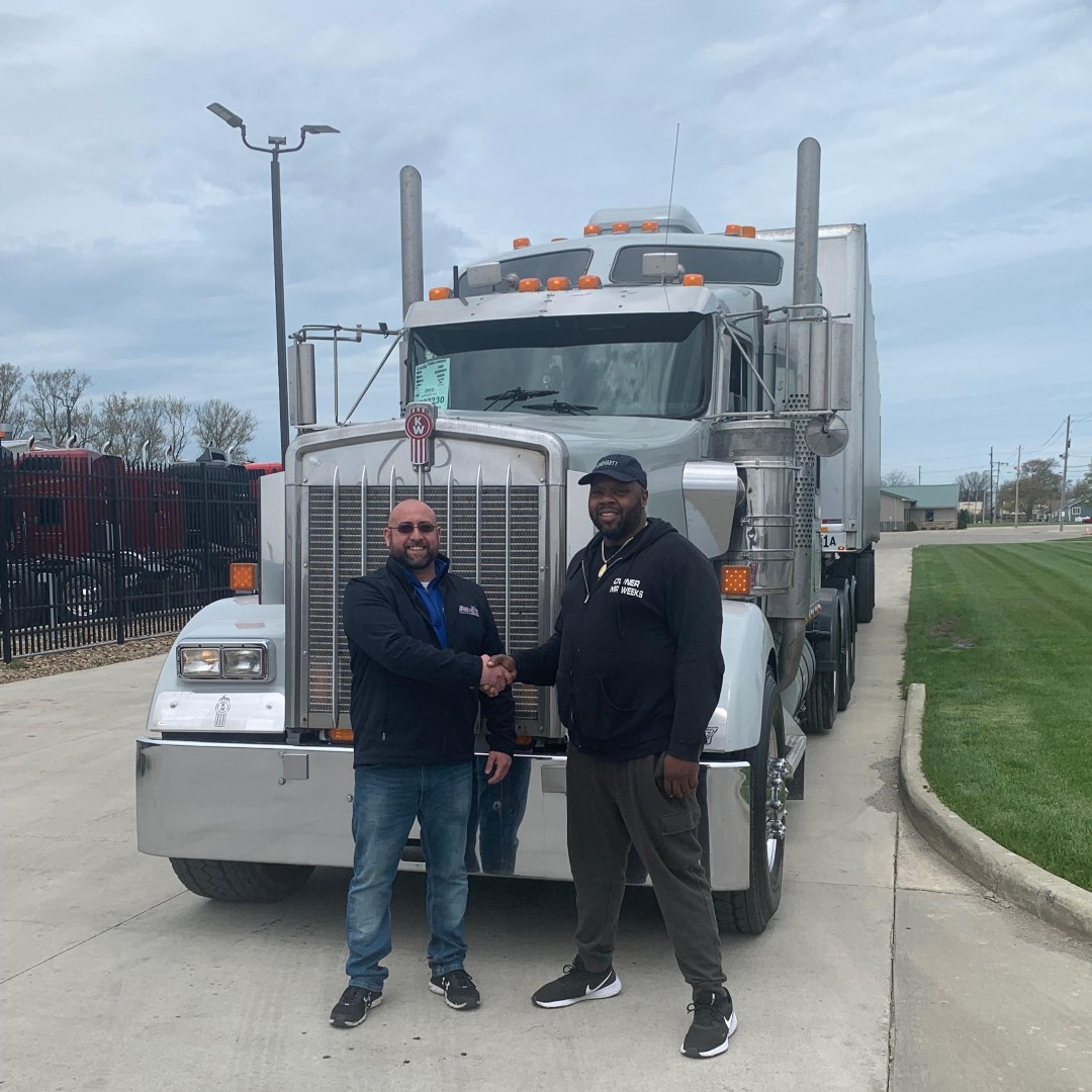 OhioTruckSales's tweet photo. Enjoy your 2nd #Kenworth C&D Heaving Hauling LLC! Thank you for your business! #kenworthsofinstagram #semi #semitruck #largecar #bigrig #semisforsale #SOLD #chrome #largecarsmafia #trucksforsale #truckersofinstagram #semitrucksforsale #kenworthlargecars #truckstop #18wheeler https://t.co/Vh5Rjgg01o