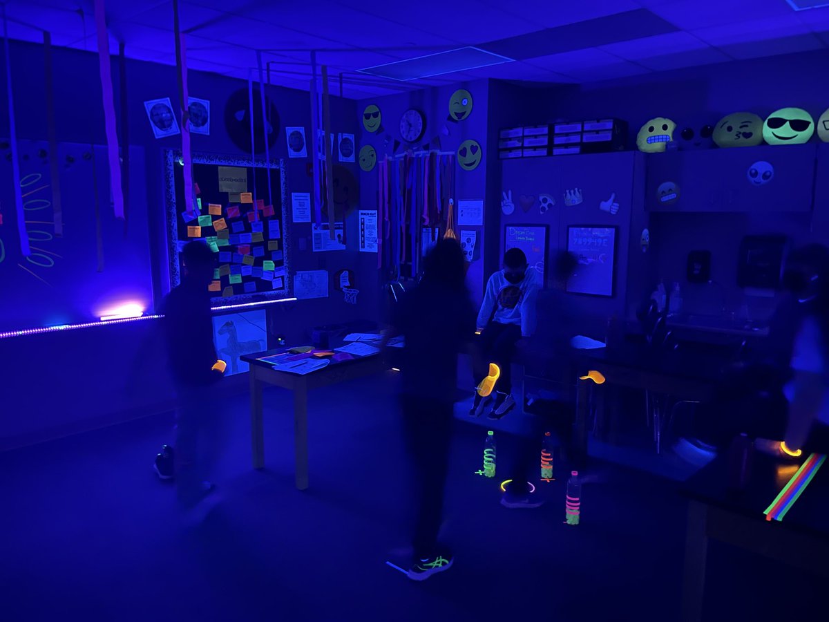 ScottSTEM5's tweet photo. Glow day was a blast! A great way to celebrate the end of testing! 4/29/22 https://t.co/SwDxlNFzf3