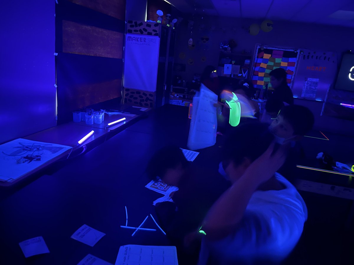ScottSTEM5's tweet photo. Glow day was a blast! A great way to celebrate the end of testing! 4/29/22 https://t.co/SwDxlNFzf3