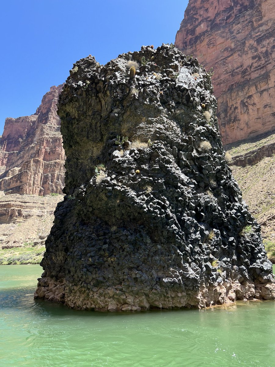 Abby_RiverH2O's tweet photo. Just back from @AudubonRockies #GrandCanyon trip. I’ve been fortunate to be on the #ColoradoRiver in 2014, ‘18, ‘22. Clear intensifying #Climatechange impacts - dry tributary creeks, drying springs, bathtub rings, lower #bird counts and low water *in APRIL. #watersheds https://t.co/WDHnaP0Bzc