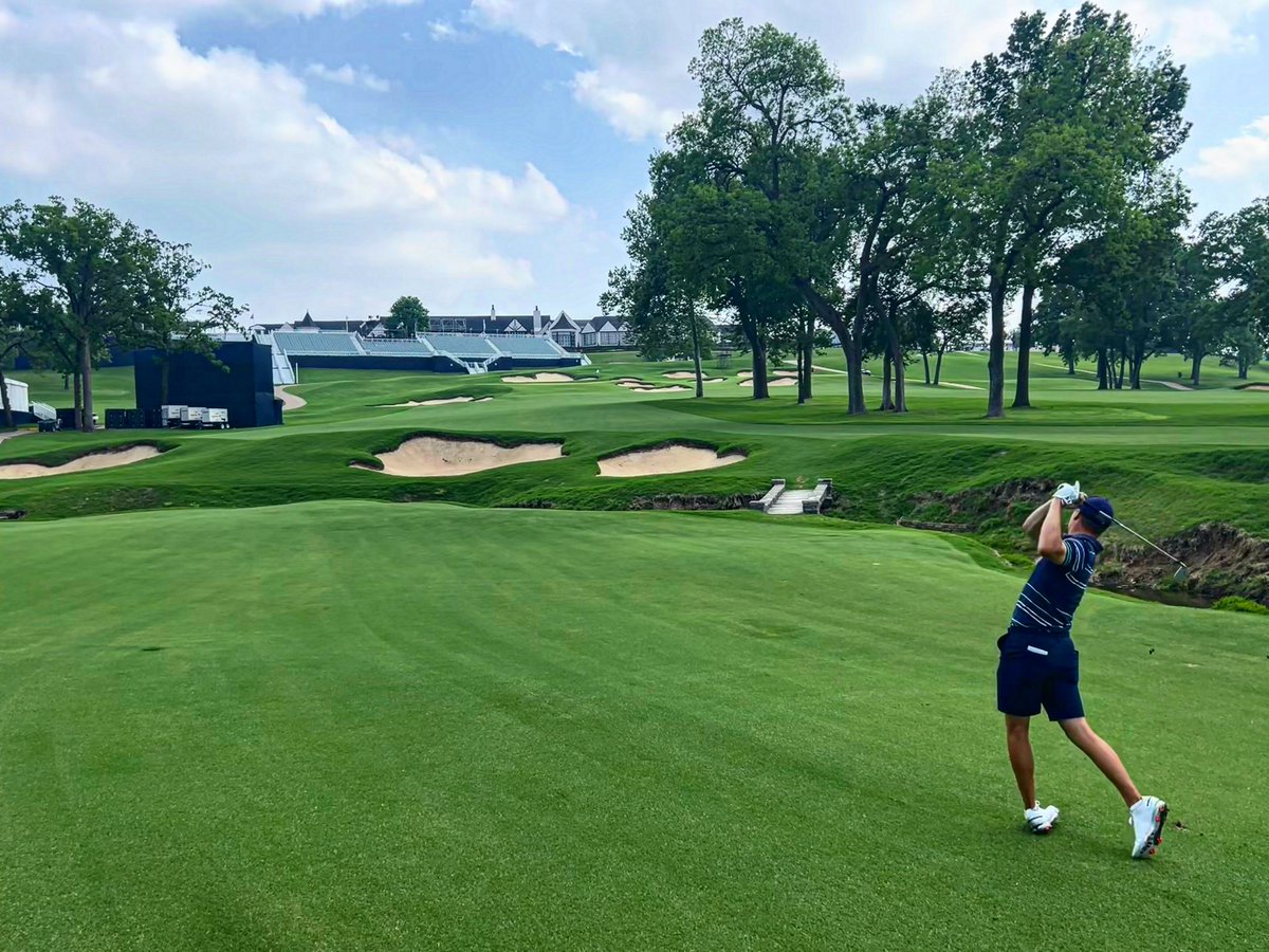 JustinThomas34's tweet photo. Fun walk around Southern Hills today with @JordanSpieth. Course is awesome, was some nice @PGAChampionship prep before next week https://t.co/OENdgr6moM
